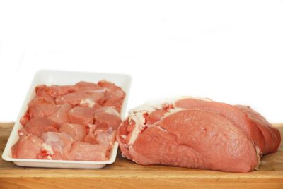 Epaule de veau de lait sous la mère découpée