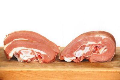 Tendron de veau de lait sous la mère